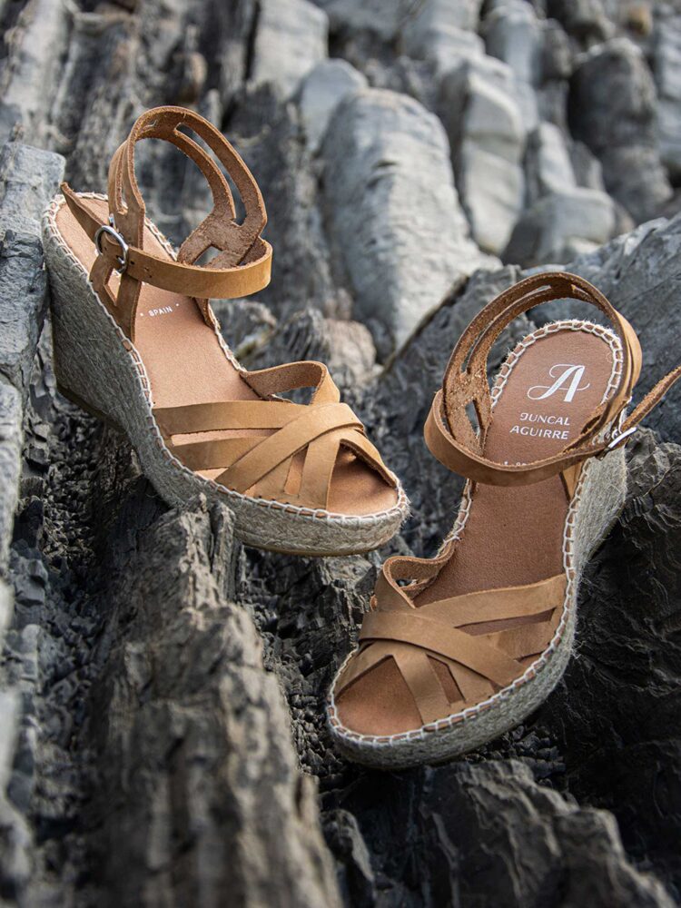 Sandalia cuña mujer marrón