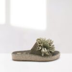 sandalia plana de mujer verde